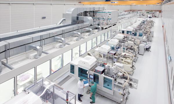 Clean room production, top view teaser-reinraumproduktion