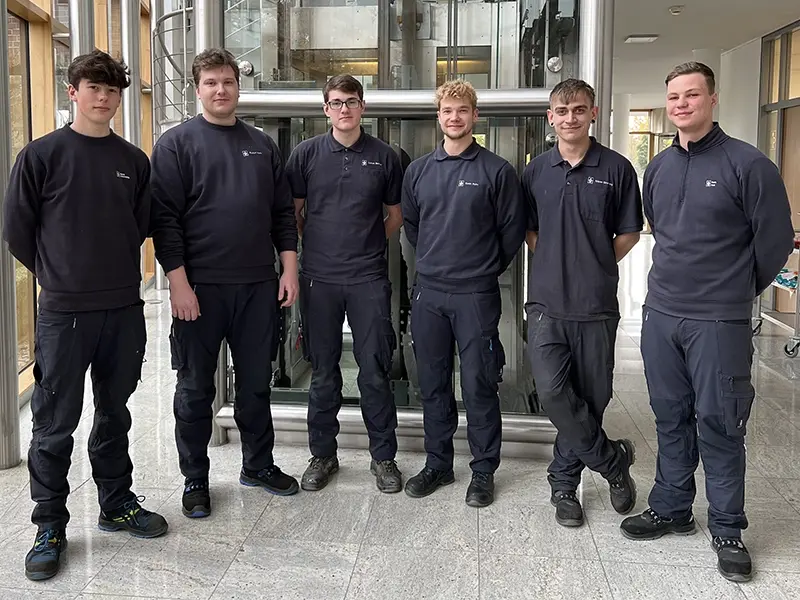 Unser Fertigungs-Team vom Kunststoffmobil Unser Fertigungs-Team vom Kunststoffmobil