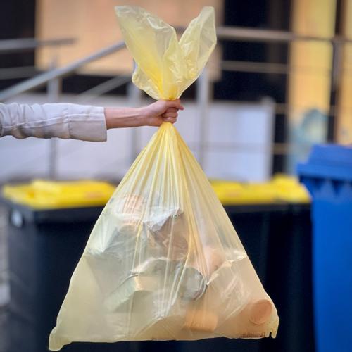 Mülltrennung – der gelbe Sack. Mülltrennung – der gelbe Sack.