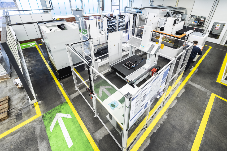Automated manufacturing cell